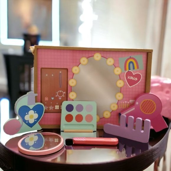 Wood Salon Box with Roleplay Makeup Set - Box Opens to Store Items - Picture 2 of 5